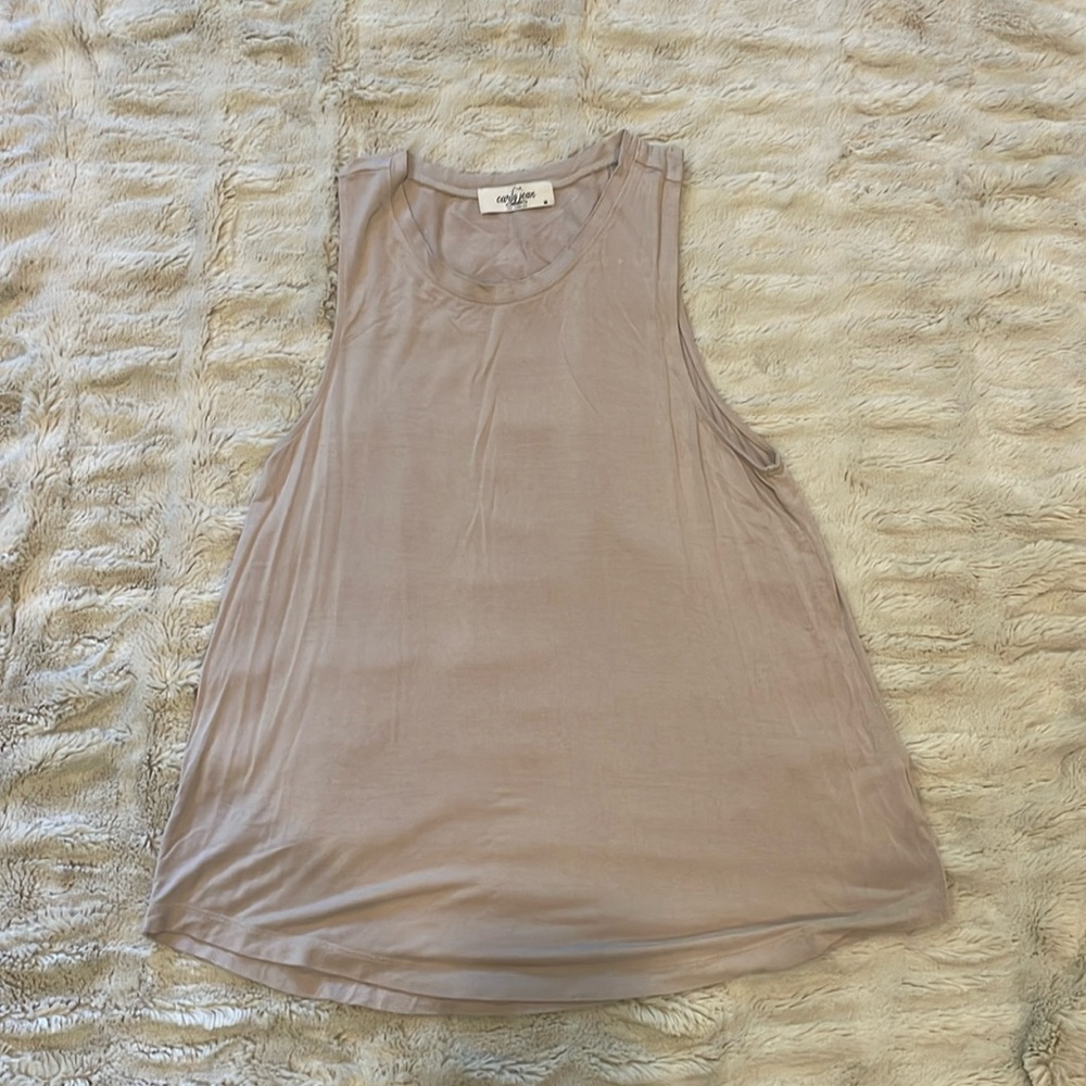 Women’s Carly Jean bamboo tank top, light mauve, size medium.